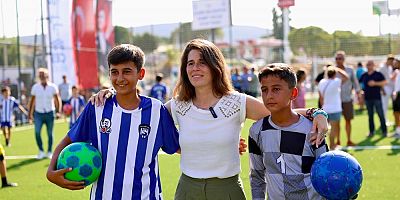 ILICA AHMET KELEŞ SPOR TESİSİ YENİ HALİYLE ÇOCUKLARLA BULUŞTU… 