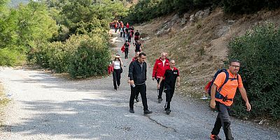 İzmir Adliyesinden Homeros Vadisi’nde anlamlı Cumhuriyet yürüyüşü