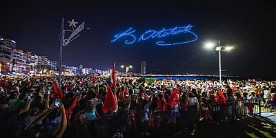 İzmir’de 500 Dron Körfez’de Görsel Şölen Yaşattı