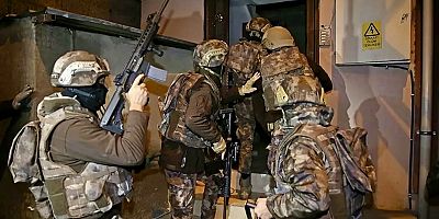 İzmir’de Organize Suç Örgütüne Helikopterli Dev Operasyon: 23 Gözaltı