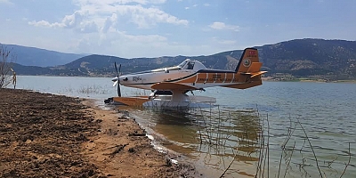 İzmir’de Yangın Söndürme Uçağı Beydağ Barajı’na Zorunlu İniş Yaptı