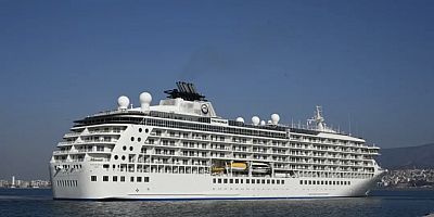İzmir'e sezonun ilk kruvaziyer gemisi geldi