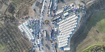 İzmir Hatay’da kurduğu çadırkentte 104 aileyi ağırlıyor 