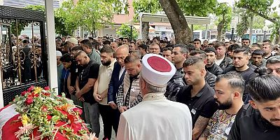 İzmir İl Emniyet Müdürü Mehmet Şahne, polisin açtığı ateş sonucu ölen Semih Gürler’i son yolculuğuna uğurladı