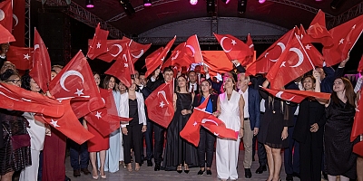 İzmir'in Kurtuluşunun 102. Yıl Dönümünde Coşkulu Resepsiyon