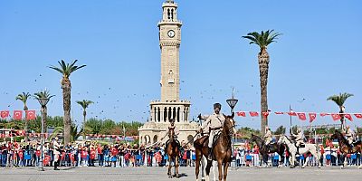 İzmir’in Kurtuluşunun 104’üncü Yılı Coşkuyla Kutlandı