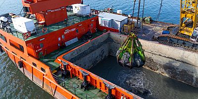 İzmir Körfezi’nden  1 milyon ton çamur çıkarıldı