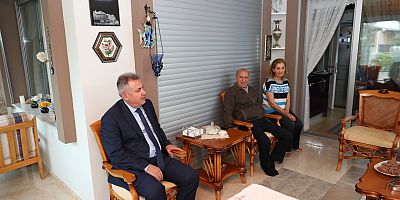İzmir Valisi Elban Çeşme’de Şehit Ailesini Ziyaret Etti