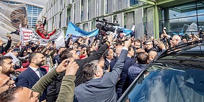 Kılıçdaroğlu’na havalimanında coşkulu karşılama!