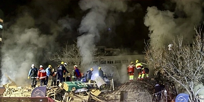 Konya'da 4 katlı bina çöktü!