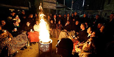 Meslek Fabrikası önünde gece nöbeti!  Başkan Tugay  ‘tek başıma da devam ederim’ 