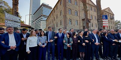 Meslek Fabrikası Önünde İlçe Belediye Başkanlarından İnsan Zinciri