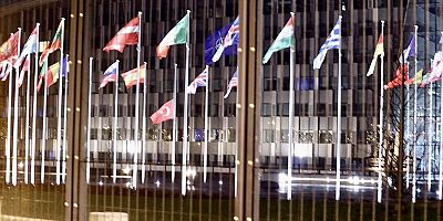 NATO Karargahında Türk bayrağı yarıya indirildi