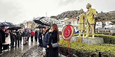 Olumsuz Havaya Rağmen Çeşme’de İsmet İnönü Unutulmadı