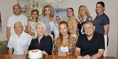 Sevilen Sunucu Zahide Yetiş Çeşme Devlet Hastanesi’ni Ziyaret Etti