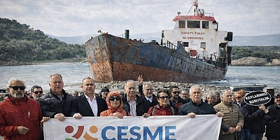 Urla Demircili Koyu’ndaki hurda gemiye karşı başlatılan çevre nöbeti devam ediyor