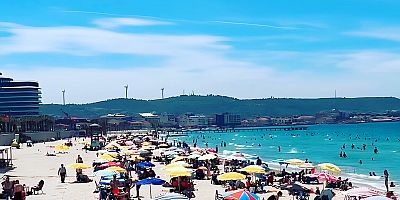 Vatandaşlar Çeşme ve Ilıca sahillerinde güzel havanın tadını çıkardı!