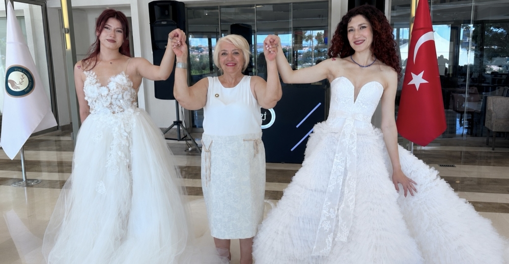 Türk Anneler Derneği Çeşme Şubesi’nden Burs Yararına Anneler Günü Etkinliği